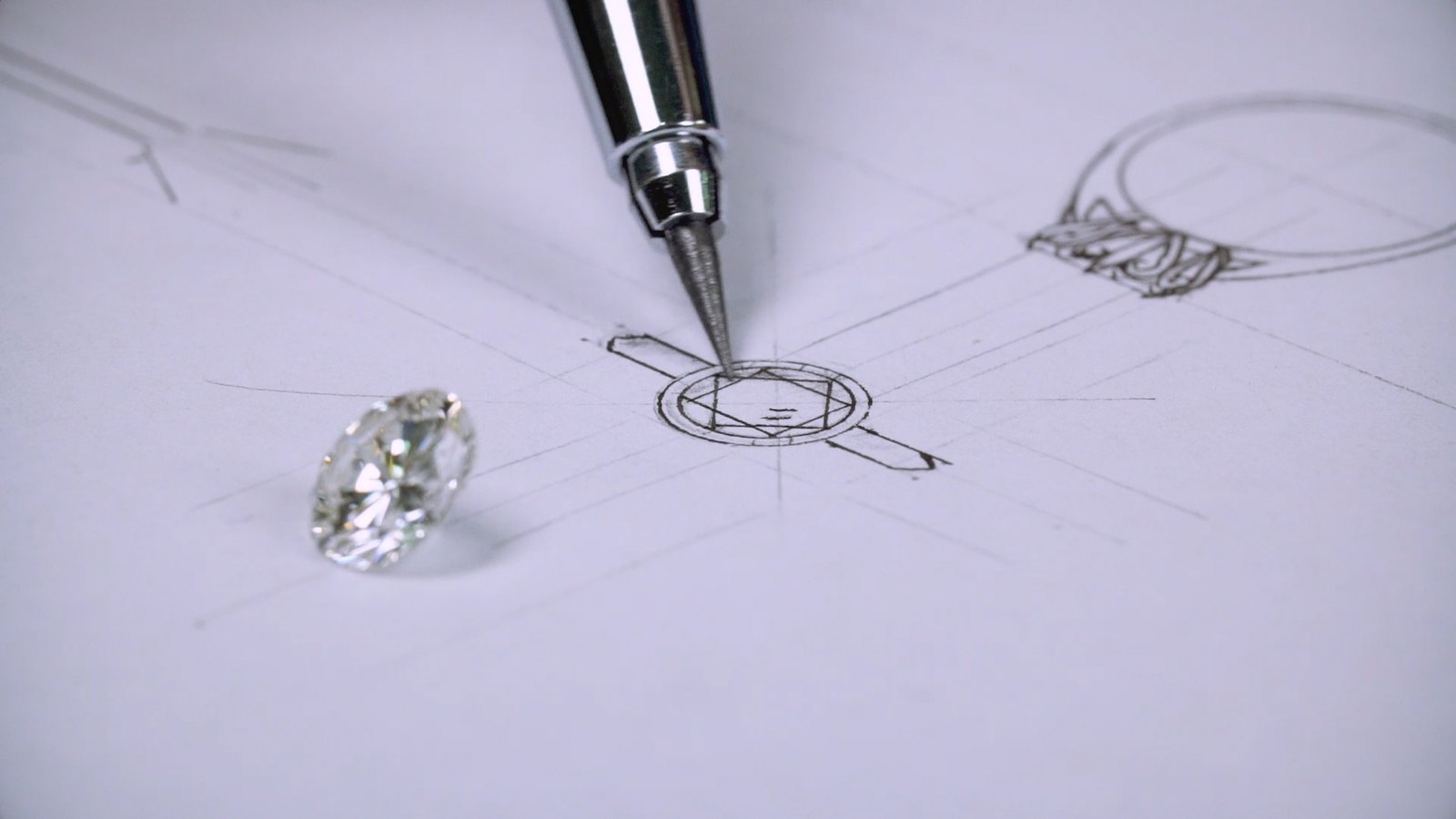 Custom or Ready-Made Engagement Rings: Which Is Better?