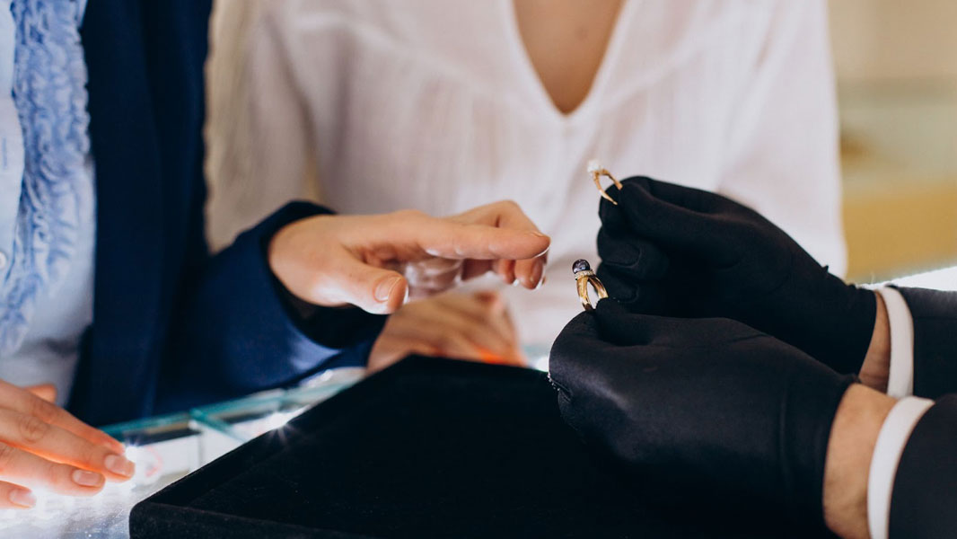 Tips for Choosing a Reputable Jeweler for Your Diamond Engagement Ring